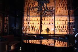 Lucifer Set Tour Go Behind The Scenes Of Production Design Wardrobe And Props The Tv Addict Modern House Exterior Night Club Speakeasy Decor