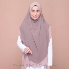 Seperti kain kain lain, ada kelebihan dan kekurangan dalam menggunakannya. 10 Tudung Labuh Cantik Untuk Muslimah Di Malaysia Terkini 2021