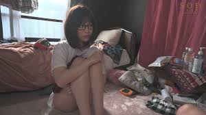 数年ぶりに帰省すると、アラサーの姉は未だに自称家事手伝い（ニート）の喪女だった。 隠れ巨乳の姉（26） 天宮花南 - 欲求不満そうな未亡人