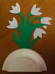Mit mehreren gebastelten schneeglöckchen können sie ein schönes blumengesteck für die zum basteln mit bügelperlen wird üblicherweise eine vorlage genutzt, aber einfache motive, wie dieses. Fruhlingsbastelei Fensterbild Schneeglockchen Grundschule Und Basteln Der Blog Von Beate Kurt