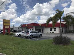 Our certified auto glass technicians take pride in doing quality work with a professional attitude in all auto glass installation efforts. Service King 187 Fort Myers In Fort Myers Fl 33966 Auto Body Shops Carwise Com