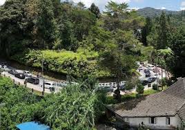 Tetapi penduduk yang mendiami kawasan ini hanya dalam 43000 orang sahaja. Kecoh Jalan Sesak Di Cameron Highlands Ramai Mengeluh Terpaksa Bermalam Dalam Kereta Ini Jawab Ahli Parlimen Semasa Mstar