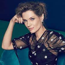 I've come dressed as a christmas present this morning! Charlotte Hawkins Charlottehawkns Twitter