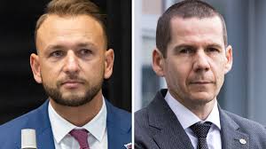 Kam vietor, tam plášť?! Ficova vláda mala urobiť to, čo predtým označila za  neústavné