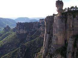 La réputation des gorges est surtout due aux nombreuses grandes voies d'un niveau abordable. Cirque Des Vases Gorges De La Jonte Climbing Crag In Lozere