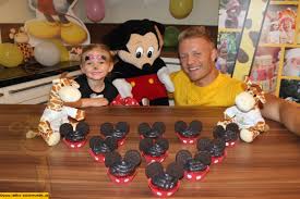 .step, kindergeburtstag, birthday party, micky maus, mickey maus, micky mouse, mickey mouse, micky maus wunderhaus, kuchen, torte. Mickey Mouse Muffins Cupcakes Fuer Kinderparty Rezept Und Video Raffini Kinderevents Kindereventagentur Mannheim