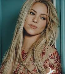 Let's welcome our new members: 😃😃😃 Shakira is known for her loud voice  and a powerful vocal. And as a professional and successful singer, she can  choose to mimic others and sing