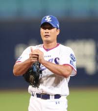 오승환 (8세이브) 한국시리즈 통산 최다 11 세이브 일본 프로야구 한신 외국인 개인 통산 최다 세이브 / 2015년 4월 29일 / 야쿠르트 스왈로스 / 한신 고시엔 구장: ì˜¤ìŠ¹í™˜ì´ ë¬´ë„ˆì¡Œë‹¤ ê²½í–¥ì‹ ë¬¸