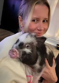 mable wearing black w/ brown cutie bag🫰🏻