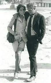 Elle reste avec l'acteur jusqu'à sa mort, quelques mois plus tard. The Getaway 1 972 Steve Mcqueen Et Ali Macgraw Le Film Devait Etre Realise Par Peter Bogdanovich Et Etoil Ali Macgraw Steve Mcqueen Steve Mcqueen Ali Macgraw
