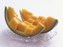 Il melone (cucumis melo), insieme all'anguria, è uno dei frutti simbolo dell'estate. Yubari King Il Melone Piu Costoso Del Mondo Innaturale