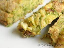 Il polpettone di tonno e patate è un secondo piatto molto semplice da preparare e davvero gustoso, bastano infatti pochi ingredienti e la cottura al forno per patate lesse e tonno sono un abbinamento ideale per un polpettone morbido e dal sapore delicato, ottimo sia caldo che freddo: La Voglia Matta Polpettone Di Patate E Zucchine