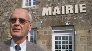 L'ancien dirigeant de Toiles de Mayenne et ex-maire de  Saint-Georges-Buttavent Bruno Denis est mort