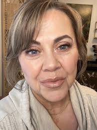 🤔Wondering what this “Dot Method of applying your makeup is? ￼ Let's find  out. Shades used: Main- Hazel Brightening- Aura Lips&Cheeks- Pink Lemonade  Illuminator- Sunshine State lip/cheek 👀Eyeshadows used: Lullaby, Soul  Matte(shimmer)