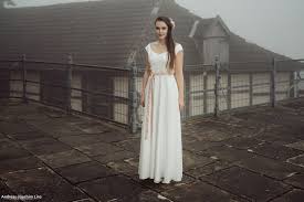 Entdecke rezepte, einrichtungsideen, stilinterpretationen und andere ideen zum ausprobieren. Brautkleid Anda Bio Und Vegan Elementar I Moderne Brautkleider