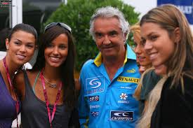 L'imprenditore, nella giornata del 4 giugno, ha avuto un malore. Flavio Briatore Und Seine Frauen