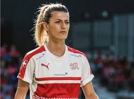  je suis président d'un club de football feminin au burkina faso et aimerais avoir les services d'une. Football Feminin L Inquietante Disparition D Une Internationale Suisse Dans Le Lac De Come