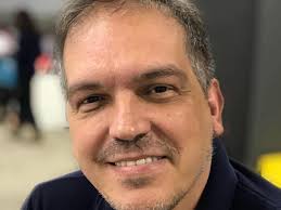 Crítico de VEJA SÃO PAULO participa de mesa-redonda na Bienal do Livro