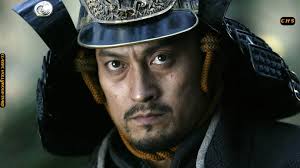 The producers of "Conan the Destroyer" (1984) had a hard time finding a  horse for Wilt Chamberlain to ride. He was so tall that his feet touched  the ground. They ultimately found