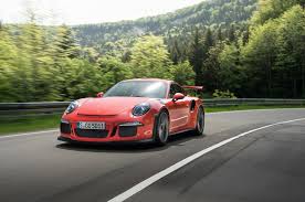 After several months having been dogged with rumours, porsche purists can now rest assured that porsche will continue to remain as a naturally aspirated there is no word about the top speed as yet. 2016 Porsche 911 Gt3 Rs Review