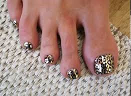 ¡podrás probarlos en casa y lucir una decoración sencilla y rápida si tienes prisa es pintar las uñas de los pies alternado un tono mate y uno brillo en cada dedo. Disenos De Unas Para Pies Faciles De Hacer Paso A Paso Decoracion De Unas