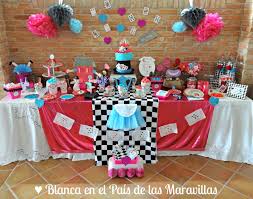 Mesa Candy Bar De Alicia En El Pais De Las Maravillas Mis Fiestas Mad Hatter Tea Party First Birthdays Birthday