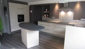 La résine de synthèse, elle, imite parfaitement les pierres naturelles comme le granit. Plan De Travail En Marbre Beige Novocom Top