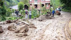 Rize'de meydana gelen sel ve heyelan felaketinde ölü sayısı 2'ye, kayıp sayısı ise 6'ya yükseldi. Rize De Sel Ve Heyelan Yollar Kapandi 2 Ev Bosaltildi Son Dakika Haberleri