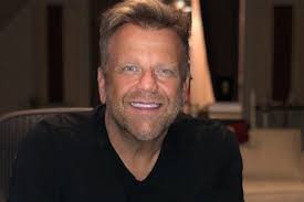 Wendell Mobley has one of the best voices in country music. Wendell's songs  have been at #1 for 25 weeks and they've sold over 60 million records, but  Wendell Mobley continues to