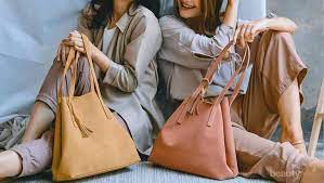 Sandal ini juga memiliki fungsi mengikat tali otomatis. 5 Brand Tas Lokal Indonesia Yang Berkualitas Harganya Cocok Dikantong Mahasiswa