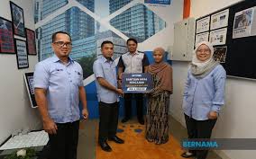 Pelajar boleh membuat permohonan kads1m bagi mendapatkan bantuan rm250 secara online bermula 2 april 2018 menerusi bank rakyat yang bertindak sebagai agensi pelaksana serta menguruskan permohonan dan pengeluaran kads1m. Bernama Yayasan Bank Rakyat Perluas Bantuan Kepada Pelajar Kurang Berkemampuan