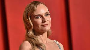 Diane Kruger (48 ans) divine dans une robe en dentelle transparente, elle  affiche sa silhouette de rêve sur le red carpet