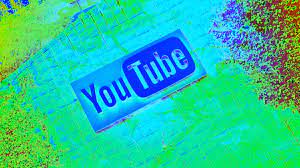 No solo tienes que dedicar tiempo a crear los guiones, producir los videos y editarlos, sino cuando te des cuenta de que llevas horas devorando videos de youtube, puedes echarle la culpa a la infinita cantidad de sketches graciosos que hay. Cum Faci Bani Pe Youtube Èi Devii Vlogger Profesionist