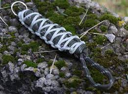 Take your left cord, make a loop with the running or working end of the paracord, going in front of the knot. Paracord Lanyard Instructions For Complete Beginners