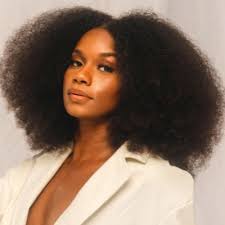 Ciara J. (@blessedcurls_)