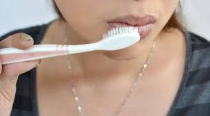 Flouride sudah lama dijadikan bahan untuk mencegah lubang pada gigi. 3 Cara Ampuh Memerahkan Bibir Secara Alami Fashion Beauty Liputan6 Com