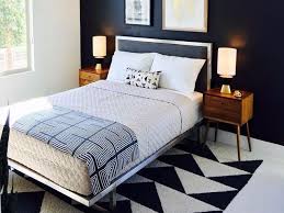 Desain kamar tidur minimalis dengan jendela kaca penuh. Desain Interior Kamar Tidur Mid Century Hadirkan Kehangatan Gaya Desain Pertengahan Abad Interiordesign Id