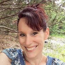 Beth Findley's Instagram, Twitter & Facebook