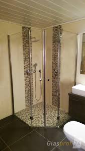 Funfeckdusche Aus Glas Als Platzsparende Dusche Mit Edelstahl Beschlagen Hier Online Konfigurieren Und Preis Berech Dusche Minimalistische Bader Duschkabine