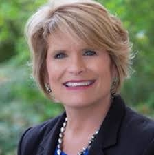 Carrie Hennessey's Instagram, Twitter & Facebook