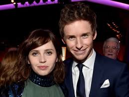 Os personagens stephen e jane hawking no baile de cambridge, em cena do filme 'a teoria de tudo' reprodução/divulgação/divulgação. D6uabosu2u2k9m
