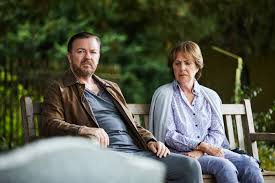 A crescut in suburbiile orasului withley in reading, berkshire, anglia. Ricky Gervais After Life Auf Netflix Dem Tod So Nah Kritik Musikexpress