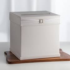 Como hemos indicado antes, según la tradición la pareja debe intercambiar para una decoración más rústica se pueden usar pequeñas cajas de madera o palés a modo de maceteros. Las Mejores 6 Cajas De Bodas Para Los Invitados Dejar Las Tarjetas Y Dinero De Regalo La Opinion