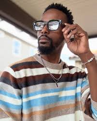 I Can't Save You.. Outfit Breakdown: • • 👕// Full Striped Crewneck Sweater  @novamen 👖// Trapping Frayed Stacked Skinny Flare Pants @fashionnova  ⛓️‍💥// Custom Gucci Link Wallet Chain @engineeredbydre 👟// Air Jordan