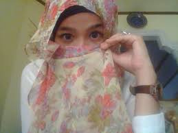Poin menarik dari populer lukisan perempuan bertudung comel, viral! Di Balik Ber Hijab Putri Hayati