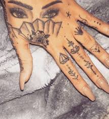20 Hand Tattoo Ideas From Women Celebrities That Love Ink I Am Co Hand Tattoos For Women Cute Hand Tattoos Small Hand Tattoos