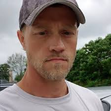 Derek Hann's Instagram, Twitter & Facebook