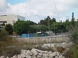 מבנה שערי צדק בטוח לחלוטין ואין בו כל סכנה. Pictures Program
