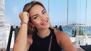 Nieuwe aflv van like monica, naar de kapper & mason zien! Monica Geuze Is Crazy About Love Island