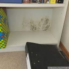 schimmel im schrank durch zu geringen abstand zur aussenwand aussenwand wand schrank